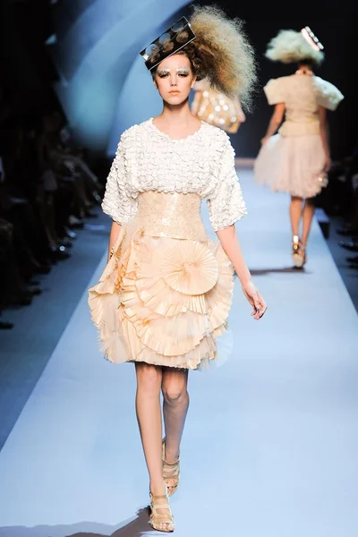 Look 18